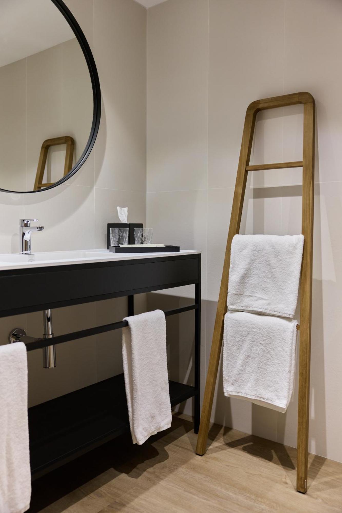 Hotel Sb Win 4 Sup Sant Feliu de Llobregat Dış mekan fotoğraf